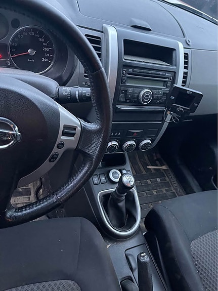Nissan X-Trail 8 of 8