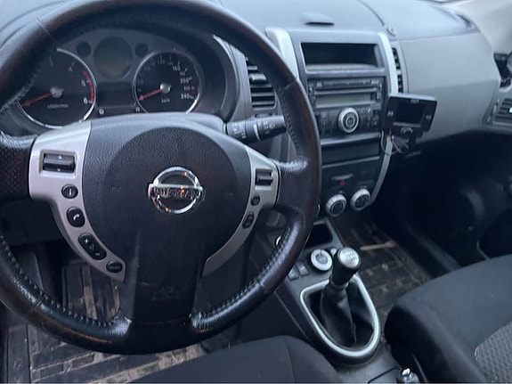 Nissan X-Trail 4 of 8