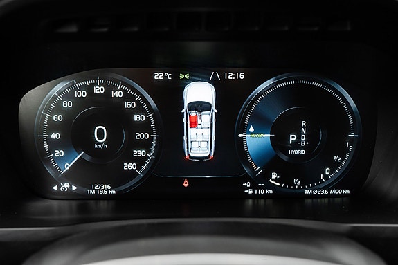Volvo XC90 18 of 30