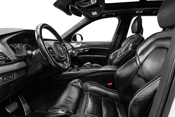 Volvo XC90 10 of 30