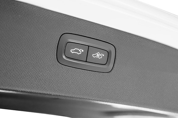 Volvo XC90 30 of 30