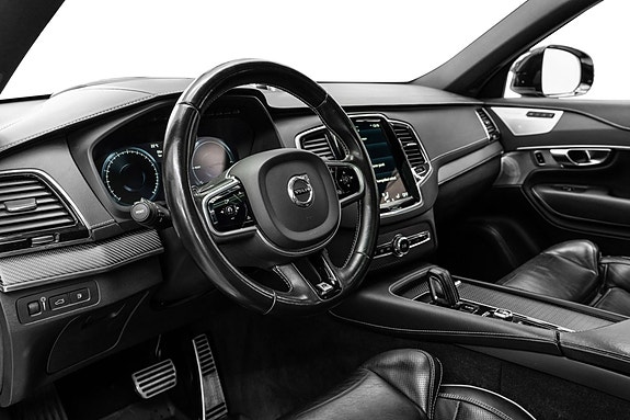 Volvo XC90 11 of 30
