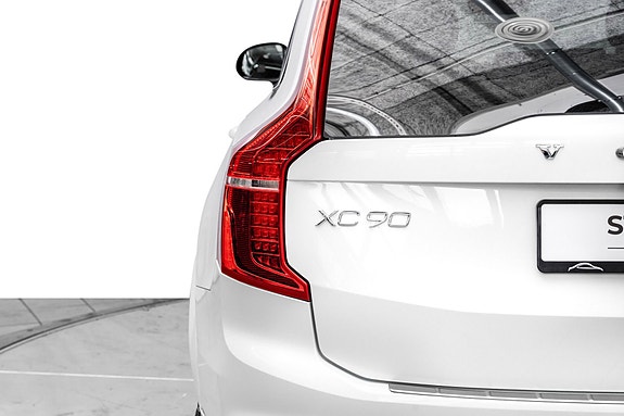 Volvo XC90 8 of 30