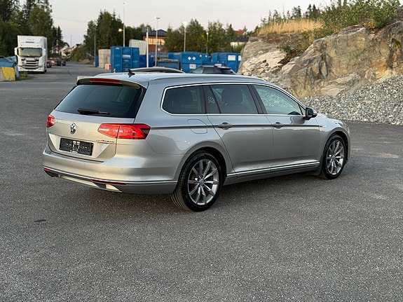 Volkswagen Passat 8 of 30