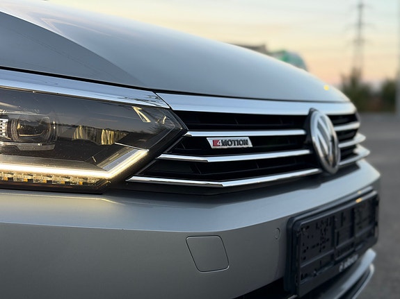 Volkswagen Passat 4 of 30