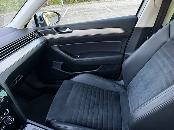 Volkswagen Passat 26 of 30