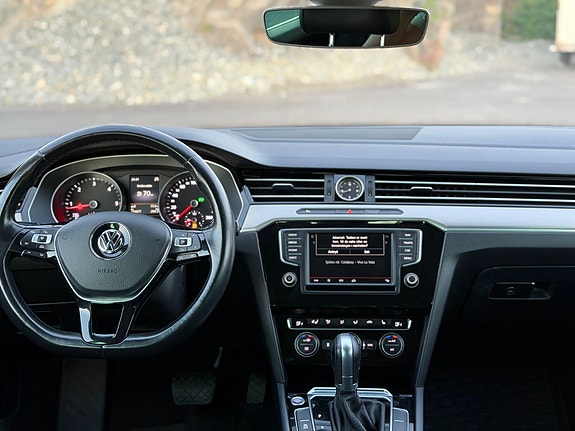 Volkswagen Passat 15 of 30