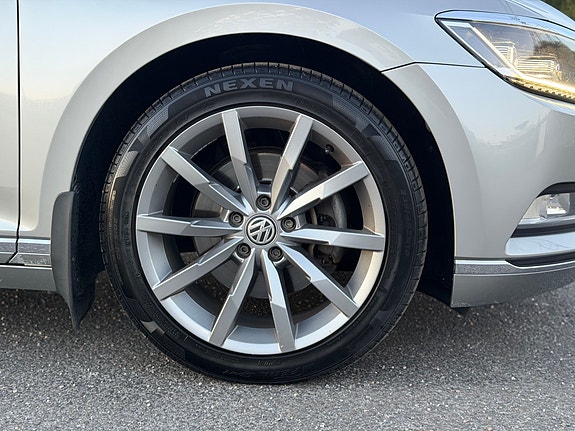 Volkswagen Passat 5 of 30