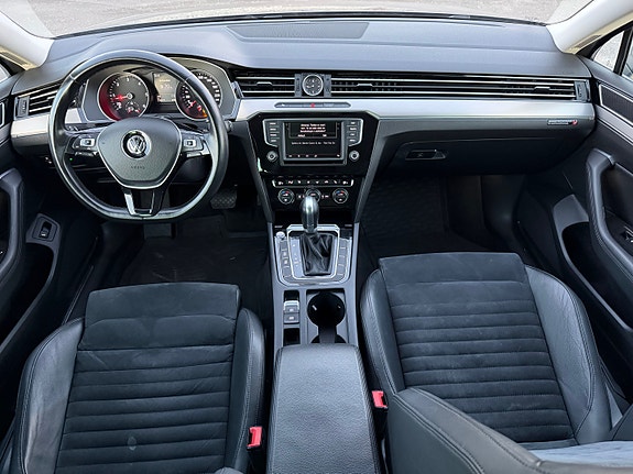 Volkswagen Passat 18 of 30