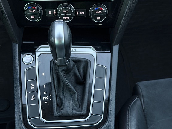 Volkswagen Passat 17 of 30