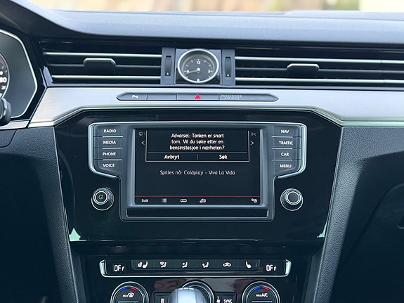 Volkswagen Passat 16 of 30