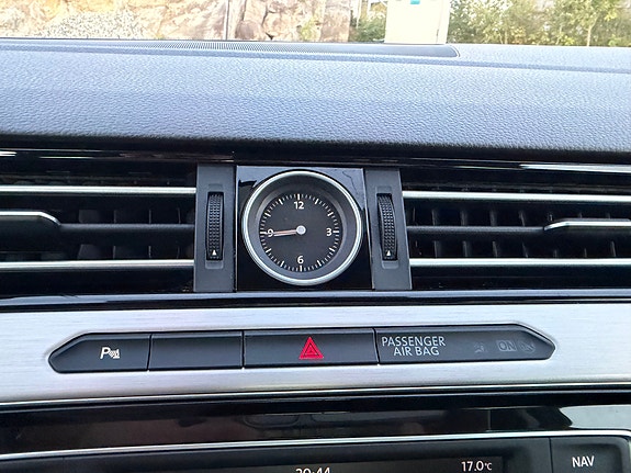 Volkswagen Passat 25 of 30