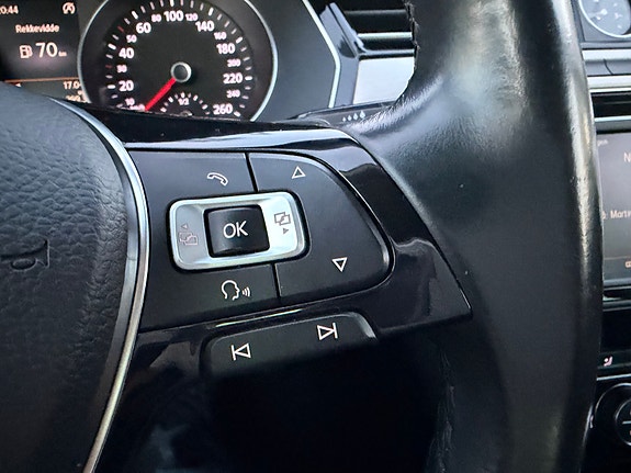 Volkswagen Passat 24 of 30