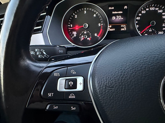 Volkswagen Passat 23 of 30
