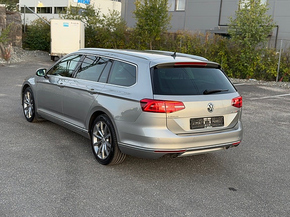 Volkswagen Passat 11 of 30