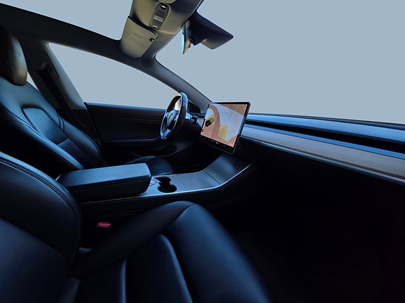 Tesla Model 3 7 of 22