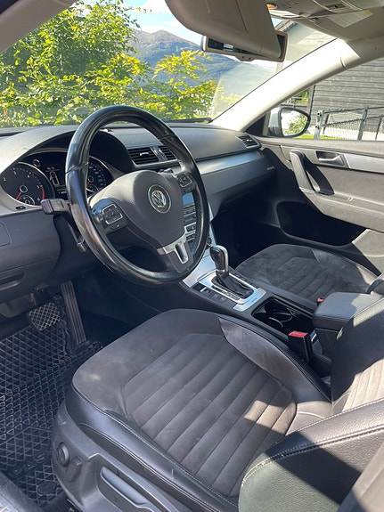 Volkswagen Passat 13 of 19