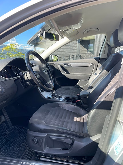 Volkswagen Passat 12 of 19