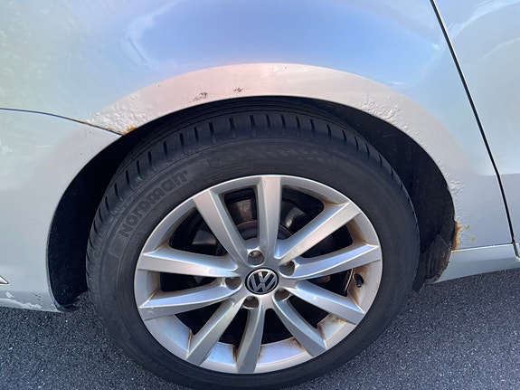 Volkswagen Passat 17 of 19