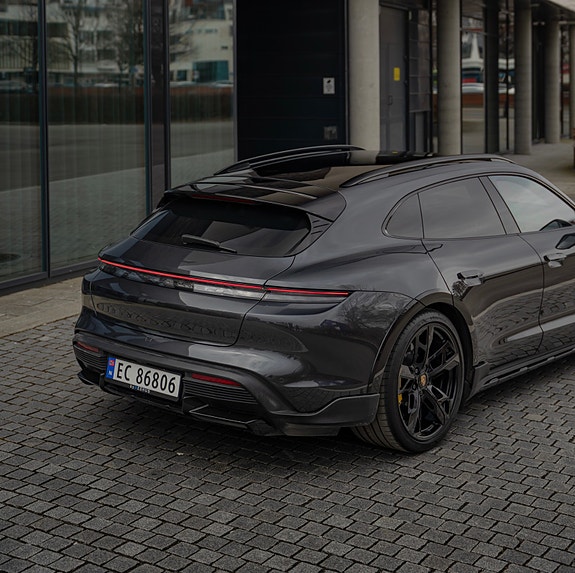Porsche Taycan Cross Turismo 10 of 13