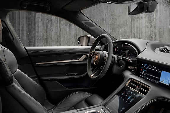 Porsche Taycan Cross Turismo 8 of 13