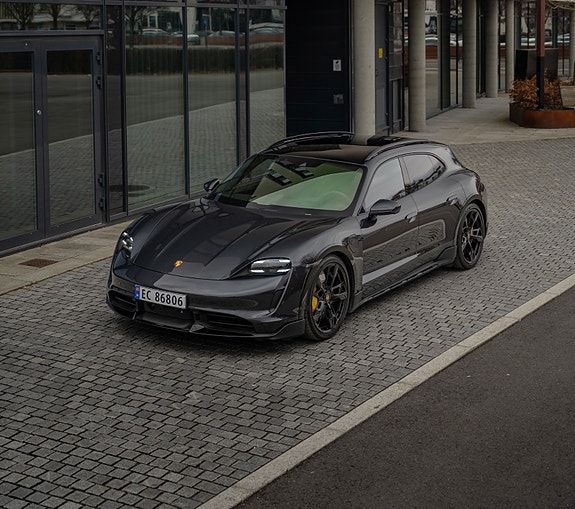 Porsche Taycan Cross Turismo 12 of 13