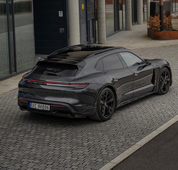 Porsche Taycan Cross Turismo 11 of 13