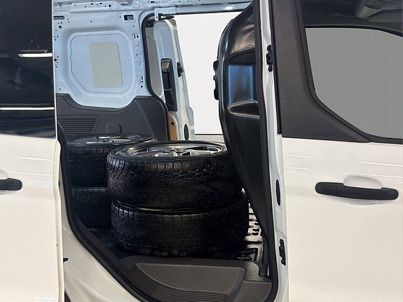 Ford Transit Connect 10 of 30