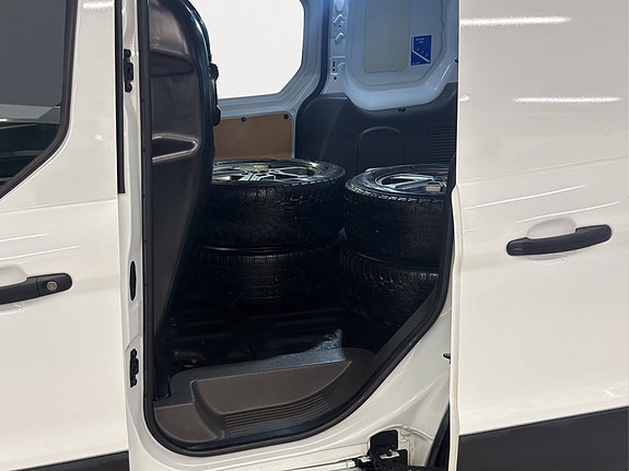Ford Transit Connect 11 of 30
