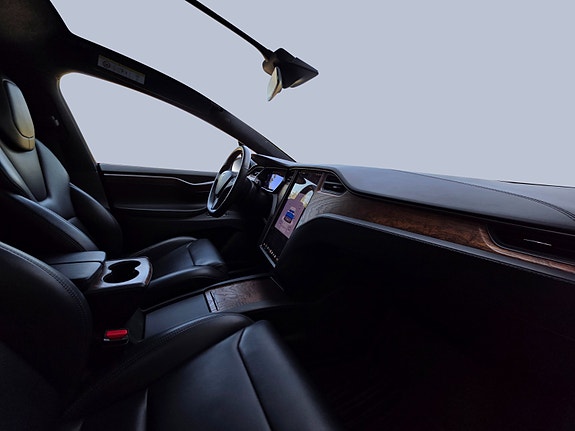 Tesla Model X 11 of 30