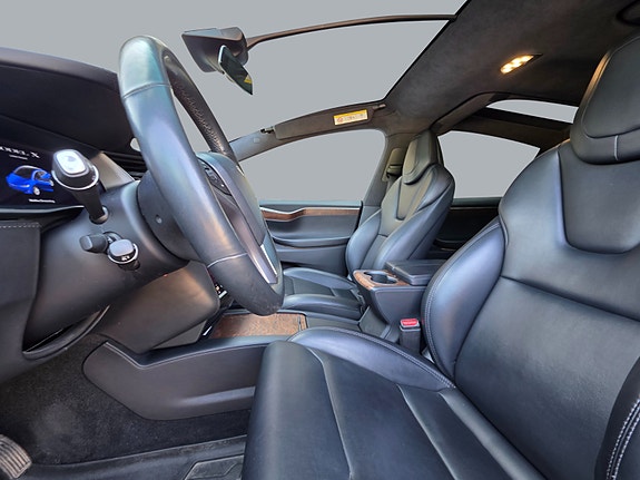 Tesla Model X 9 of 30