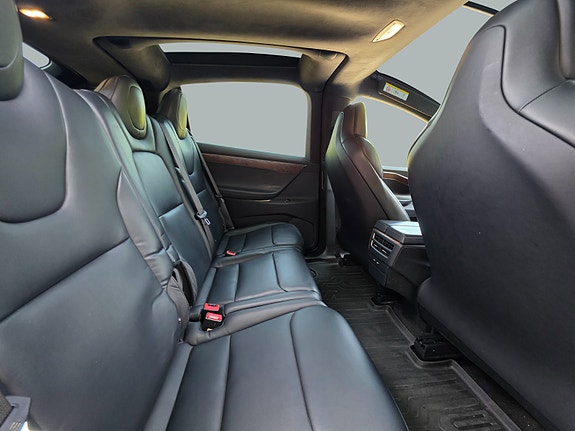 Tesla Model X 14 of 30