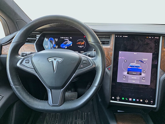 Tesla Model X 18 of 30