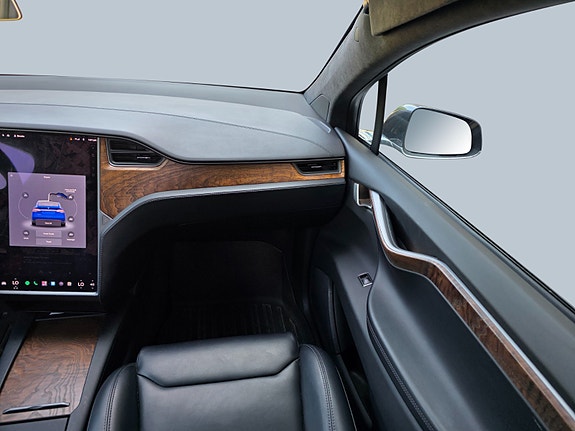 Tesla Model X 16 of 30