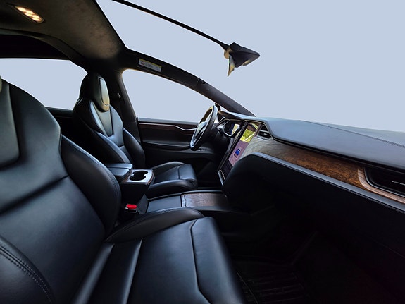 Tesla Model X 10 of 30