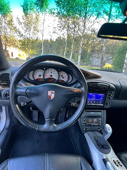 Porsche 911 Carrera 4 22 of 22