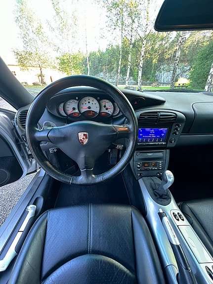 Porsche 911 Carrera 4 3 of 22