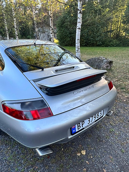 Porsche 911 Carrera 4 13 of 22