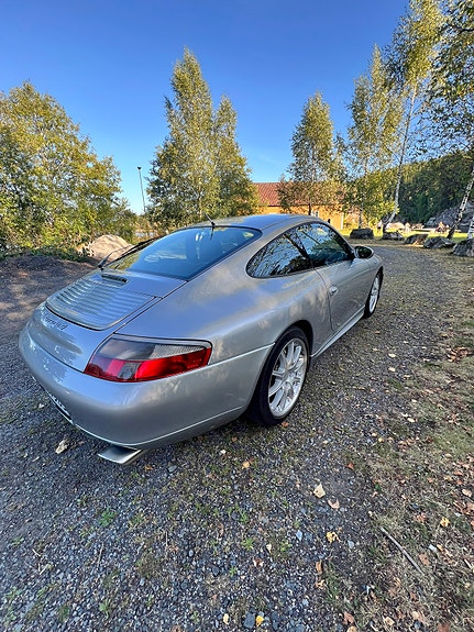 Porsche 911 Carrera 4 9 of 22