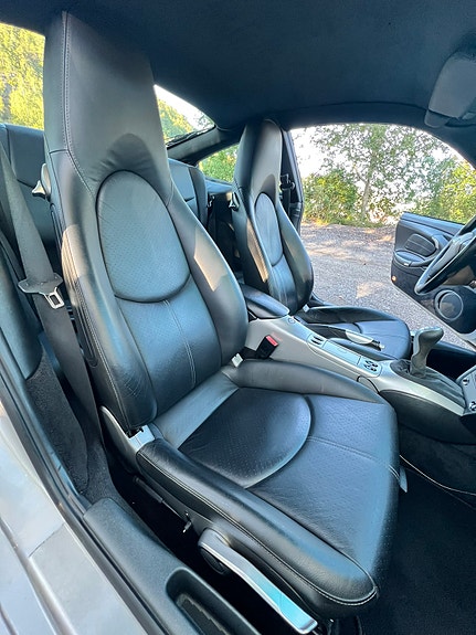 Porsche 911 Carrera 4 17 of 22