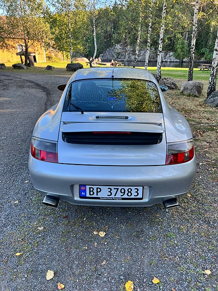 Porsche 911 Carrera 4 19 of 22