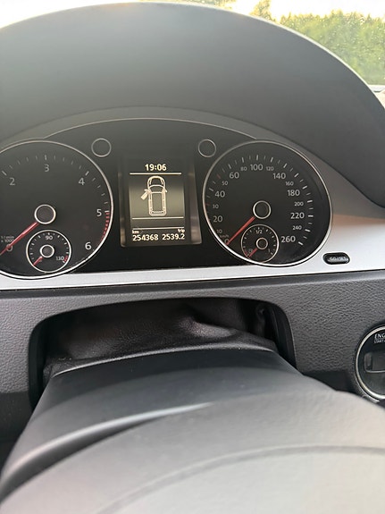Volkswagen Passat 10 of 11