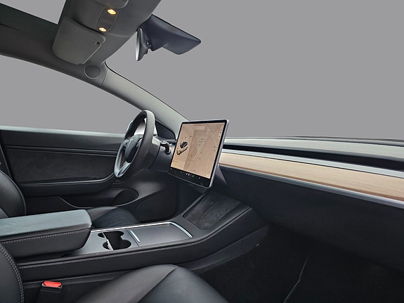 Tesla Model 3 7 of 22