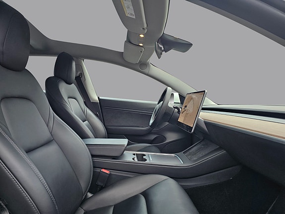 Tesla Model 3 6 of 22