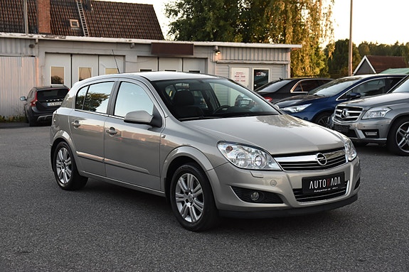 Opel Astra 2 of 14