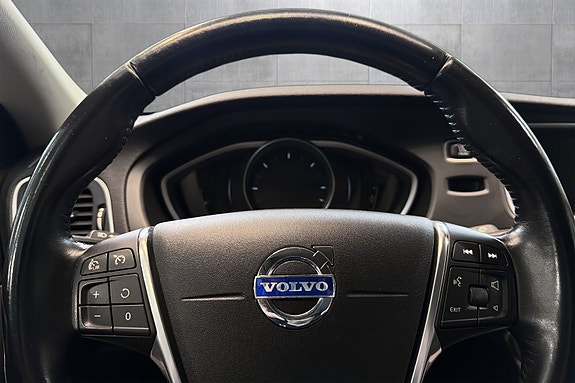 Volvo V40 Cross Country 12 of 26