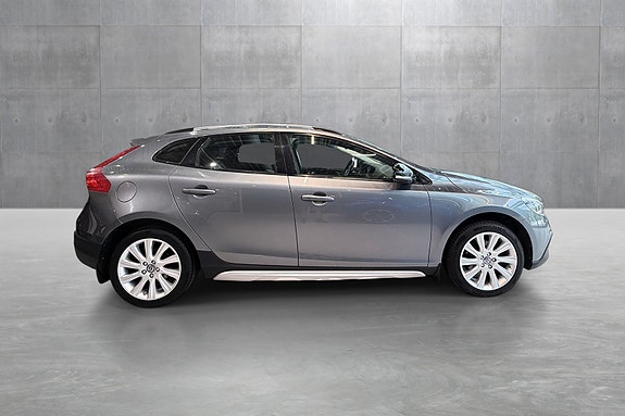Volvo V40 Cross Country 6 of 26