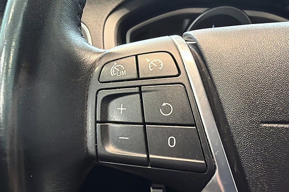 Volvo V40 Cross Country 23 of 26