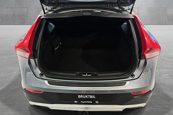 Volvo V40 Cross Country 20 of 26