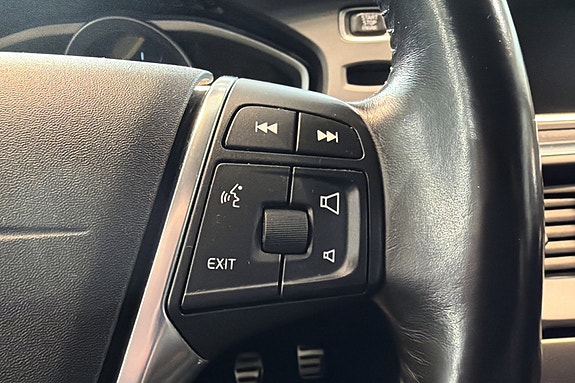 Volvo V40 Cross Country 22 of 26